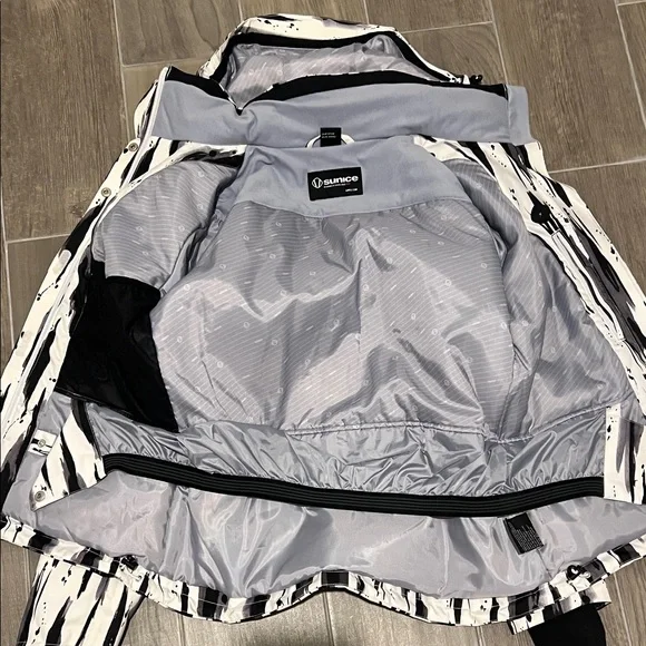 Sunice Black and White Ski Jacket - Picture 6 of 11